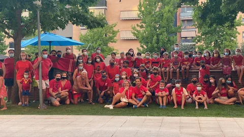 Cientos de personas se vistieron de rojo para apoyar a las familias afectadas por el enfermedad de Duchenne