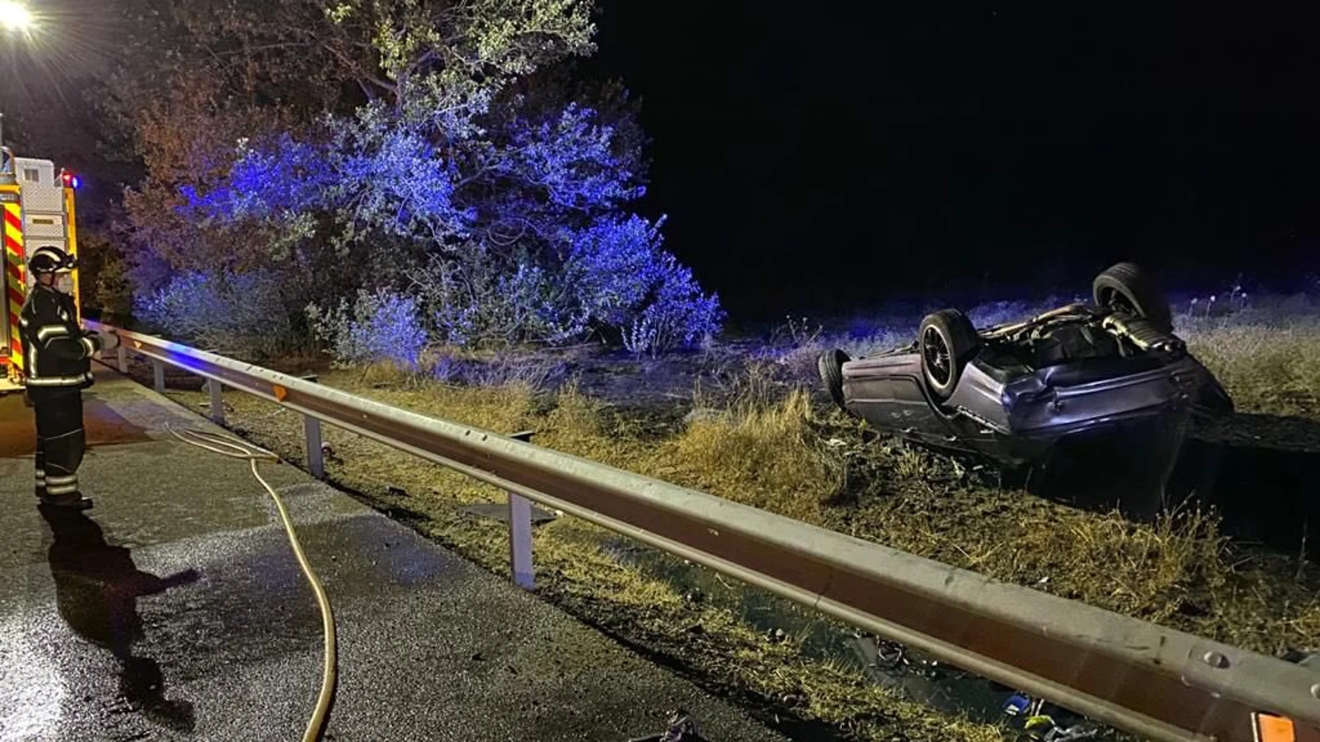 Fallece el conductor de un turismo al salirse de la vía en Berrueces (Valladolid)