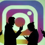Las redes sociales se está imponiendo socialmente.REUTERS/Dado Ruvic/Illustration/File Photo
