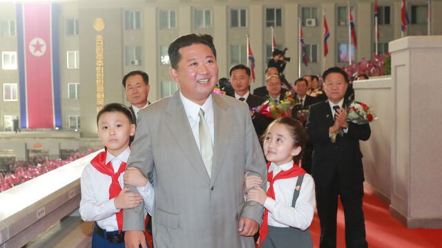 El líder norcoreano Kim Jong-un ha sido visto recientemente notablemente más delgado