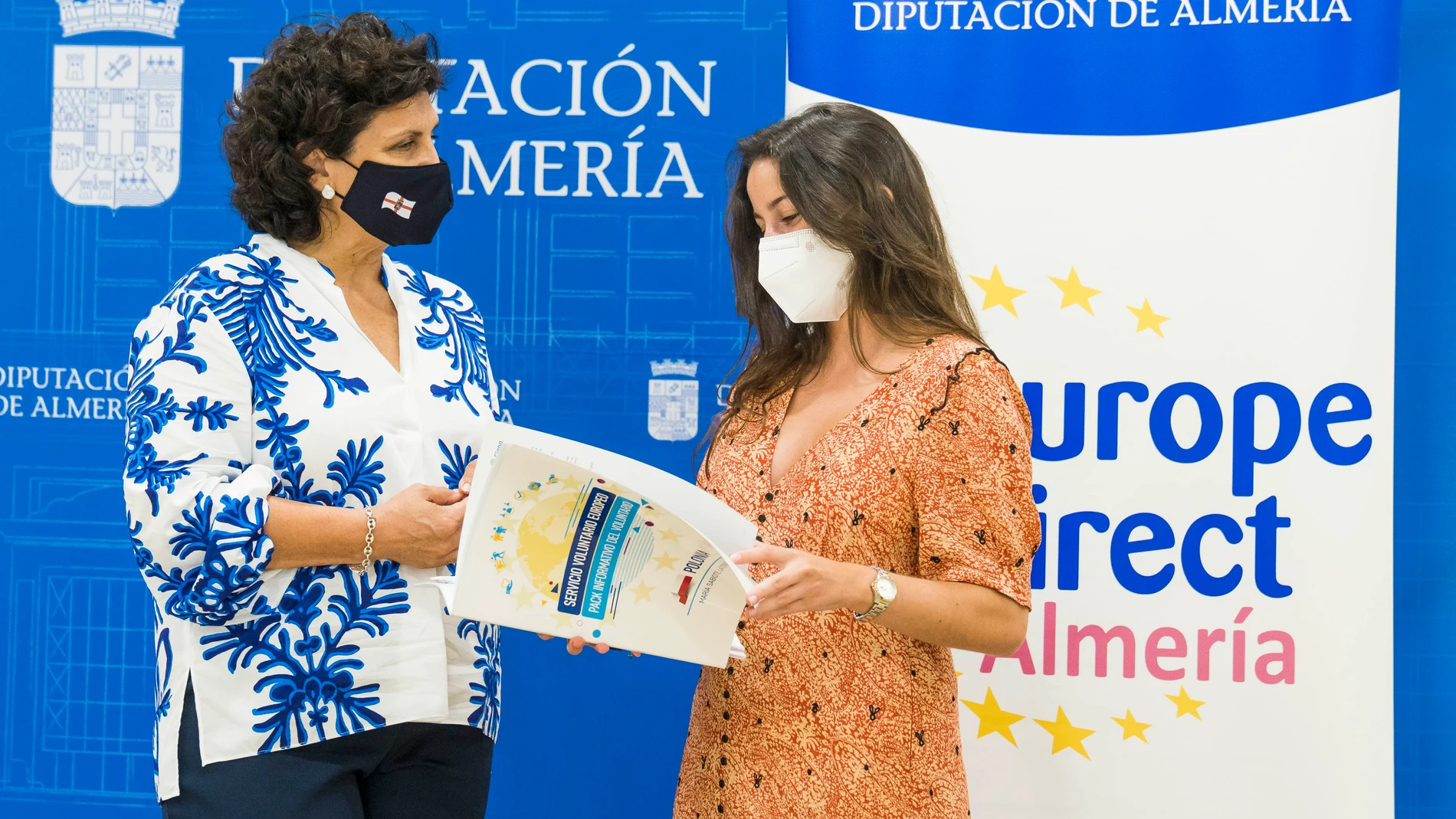 La diputada Carmen Navarro en una acción de Almería Europe Direct