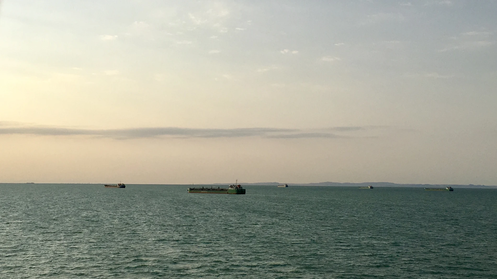 Barcos anclados en el Caspio.