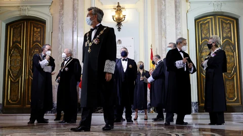 El presidente del Tribunal Supremo y del Consejo General del Poder Judicial, Carlos Lesmes, junto con otros miembros de la judicatura durante la celebración este lunes del acto de apertura del Año Judicial en el Tribunal Supremo en Madrid