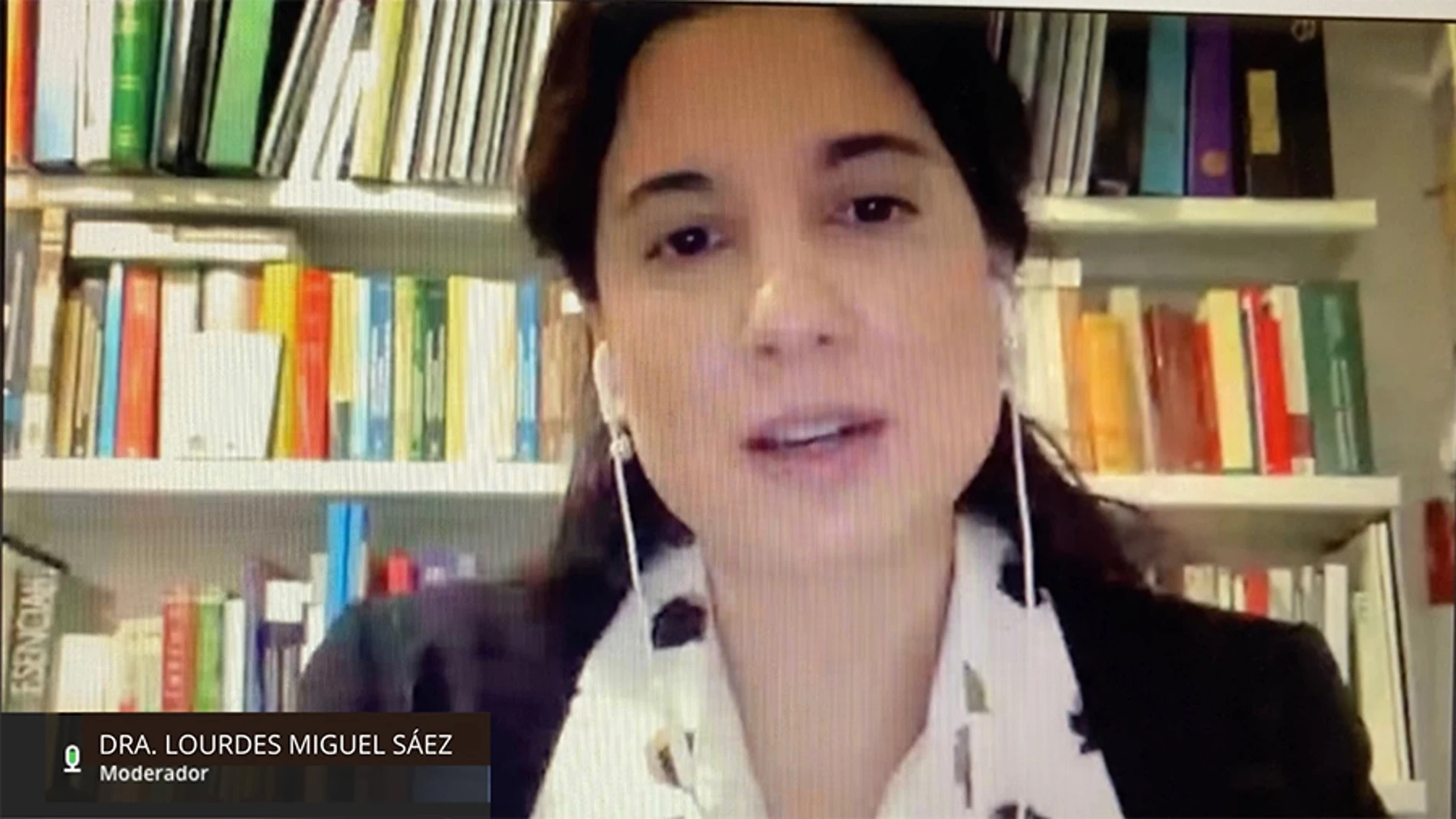 La decana de la Facultad de Ciencias Sociales y Jurídicas de la UCAV, la Dra. Lourdes Miguel, presenta el curso