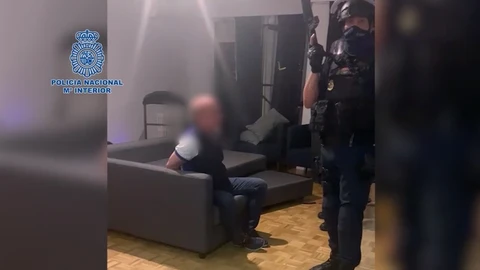 Imagen de la detención de Hugo Carvajal, que cambiaba de escondite cada tres meses y recurrió a cirugía y disfraces para ocultarse en España