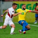 Dani Alves con Brasil.