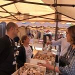 La presidenta de la Diputación de Palencia, Ángeles Armisén, durante la visita a una de las ferias