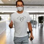 Rafa Nadal, en muletas tras someterse a un tratamiento en su pie / Instagram