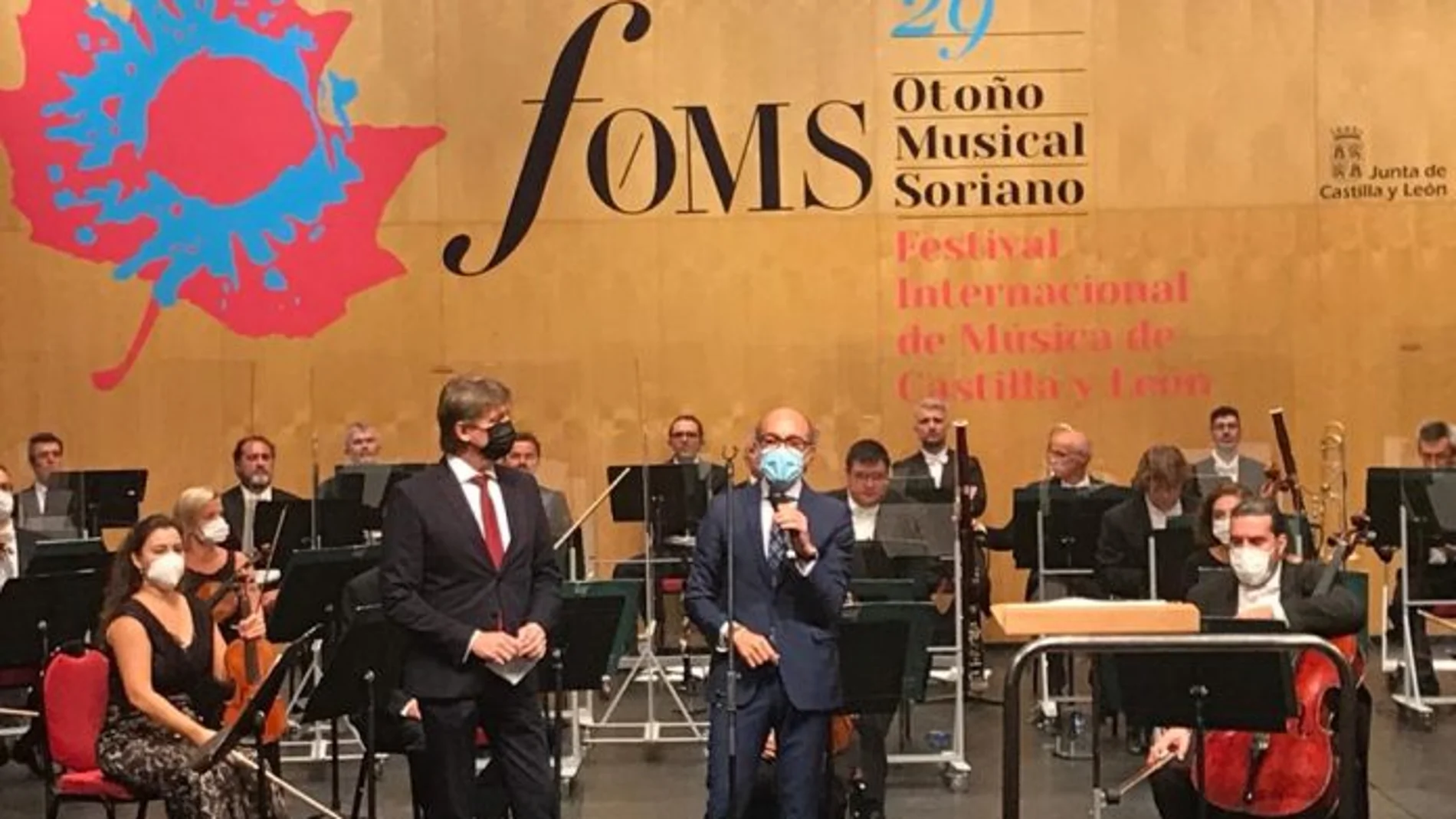 El consejero de Cultura y Turismo, Javier Ortega, y el alcalde de Soria, Carlos Martínez, inauguran el Festival Otoño Musical Soriano