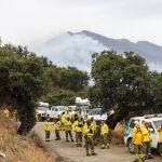 Miembros del Infoca en la Sierra Bermeja, visto desde el cerro de la Silla de los Huesos, a 13 de septiembre 2021 en Casares (Málaga) Andalucía