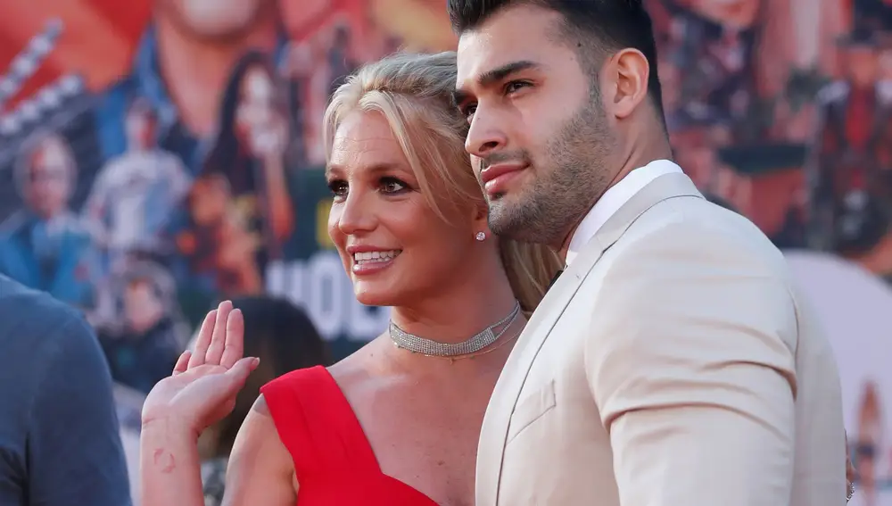 FILE PHOTO: Britney Spears and Sam Asghari pose at the premiere of &quot;Once Upon a Time In Hollywood&quot; in Los Angeles, California, U.S., July 22, 2019. REUTERS/Mario Anzuoni/File Photo