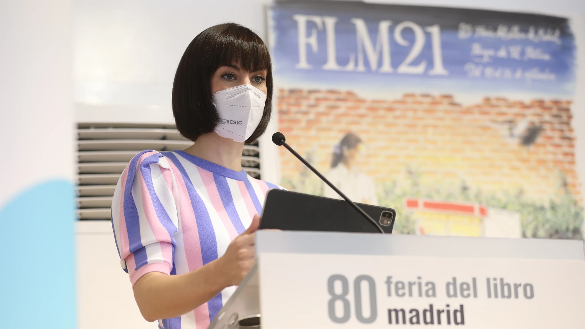 La ministra de Ciencia e Innovación, Diana Morant, en el evento 'Contadoras: diálogo sobre ciencias y letras entre Rosa Montero y Clara Grima' en la Feria del Libro de Madrid 2021