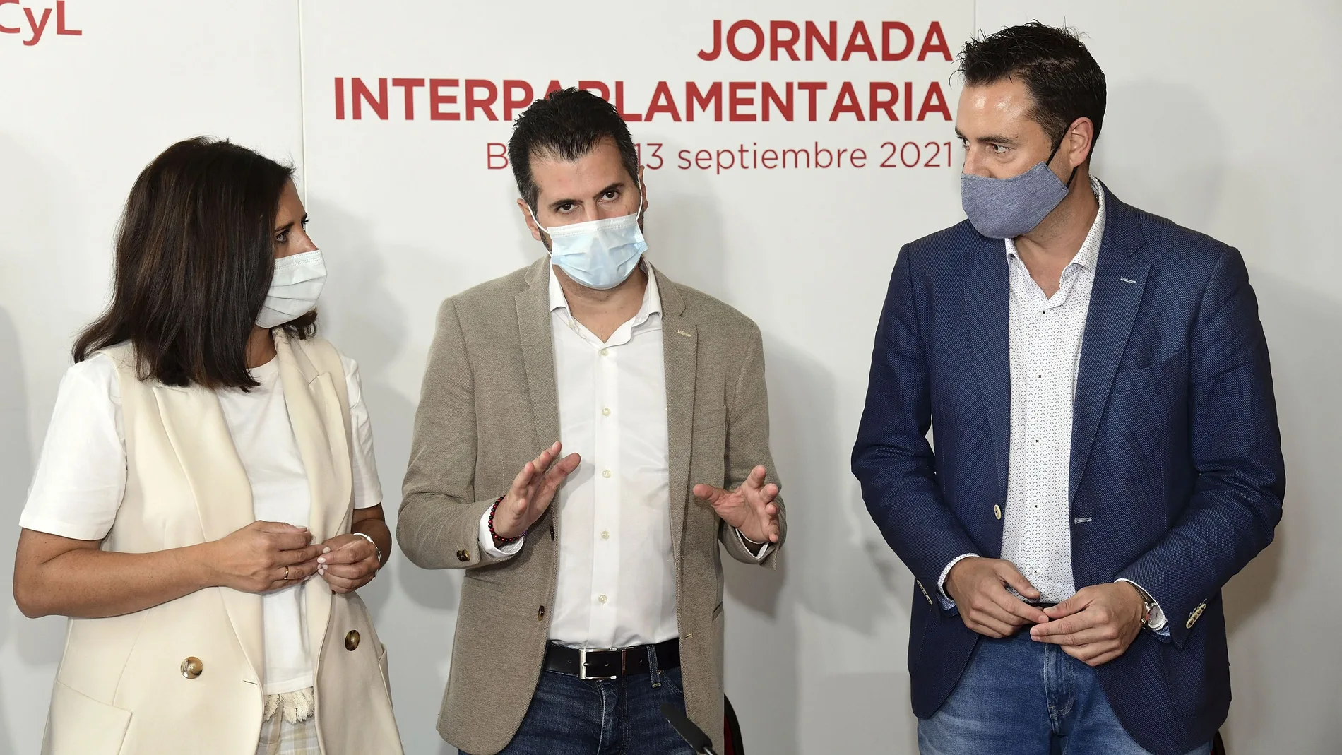 El secretario general del PSOECyL y portavoz en las Cortes, Luis Tudanca, preside la Interparlamentaria del PSOE de Burgos junto a Esther Peña y Daniel de la Rosa