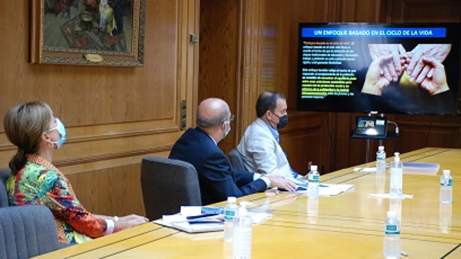 El presidente de la Diputación de Zamora, Francisco José Requejo, presenta la Estrategia "Silver Economy" a las consejerías de Economía y Hacienda; Transparencia, Ordenación del Territorio y Acción Exterior; y Educación