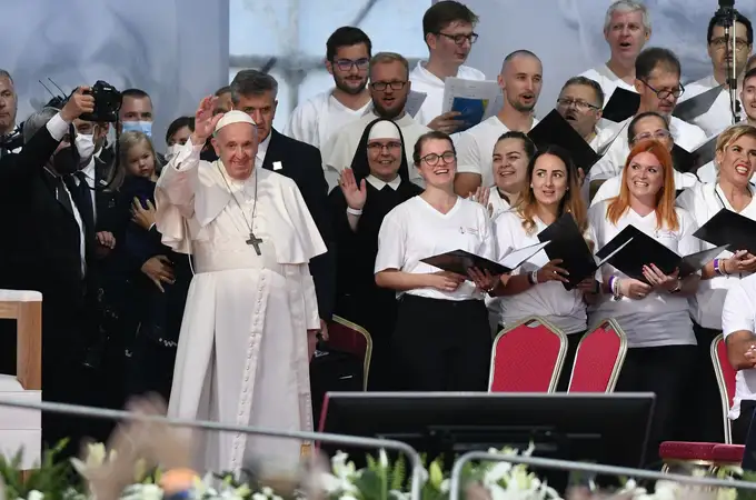 El Papa: «La cruz no es un símbolo político ni de estatus social»