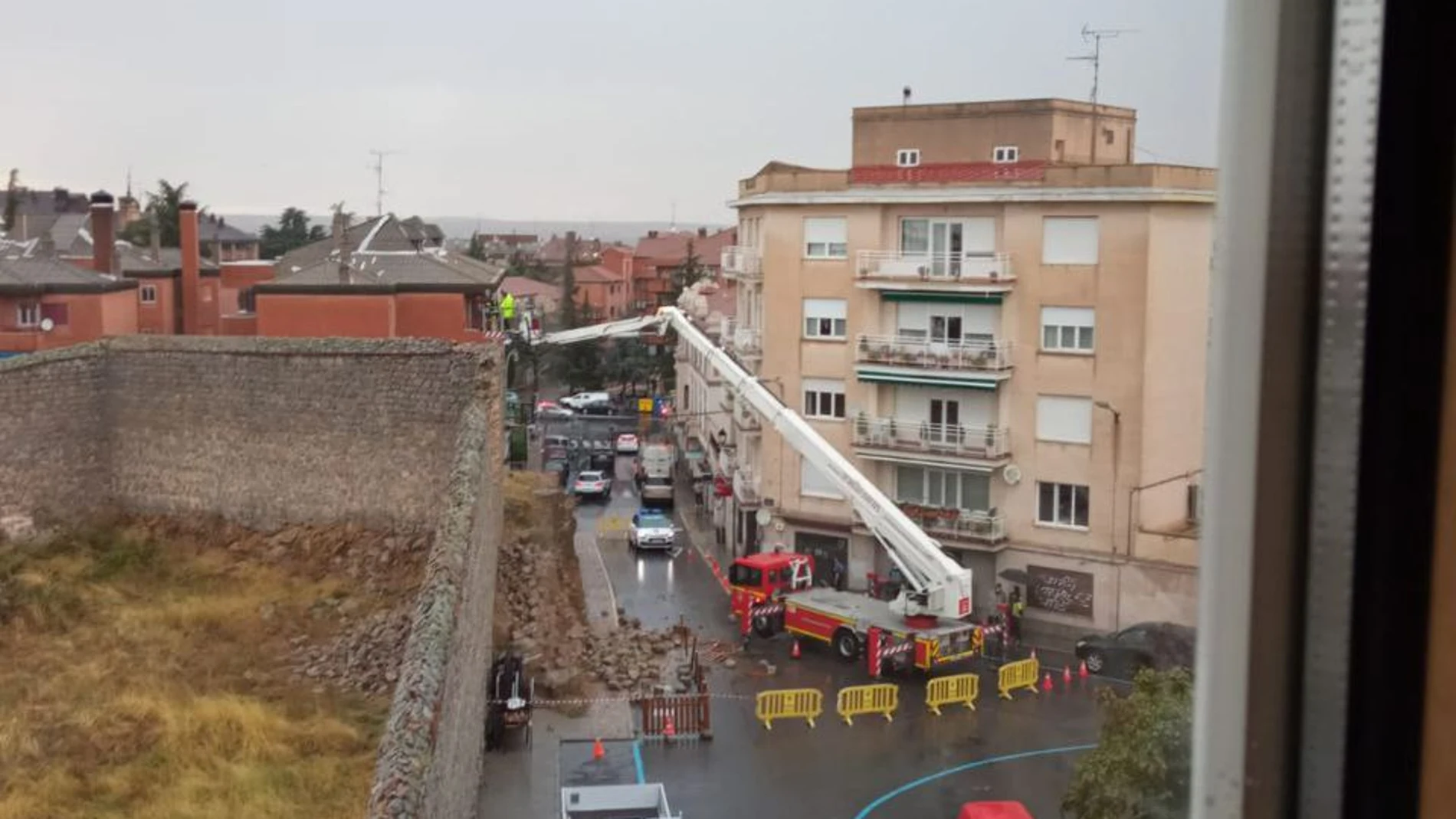 Desprendimiento de un muro antiguo convento Las Gordillas (XVI) sin víctimas