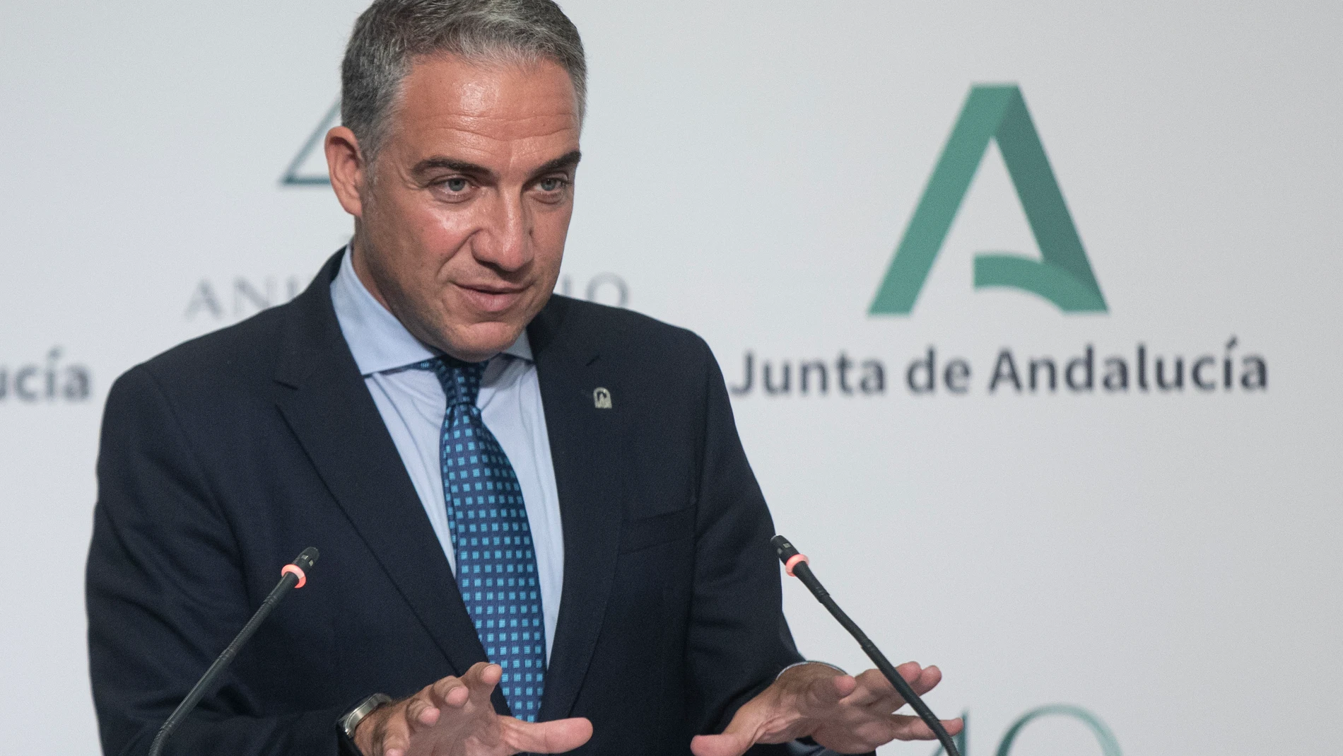 El consejero de Presidencia, Elías Bendodo, durante la rueda de prensa tras la reunión del Consejo de Gobierno de la Junta, este martes