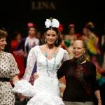 Final del desfile de la colección de la diseñadora Lina en el Salón Internacional de la Moda Flamenca, Simof