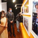 El alcalde de Valladolid, Óscar Puente, visita la exposición "The Beatles and India" junto aa ministra de Estado de Asuntos Exteriores y Cultura de India, Meenakashi Lehki