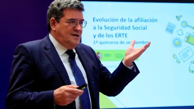 MADRID, 16/09/2021.- El ministro de Inclusión, Seguridad Social y Migraciones, José Luis Escrivá, presenta en rueda de prensa los datos del avance de afiliación a la Seguridad Social en el mes de septiembre. EFE/ Fernando Alvarado