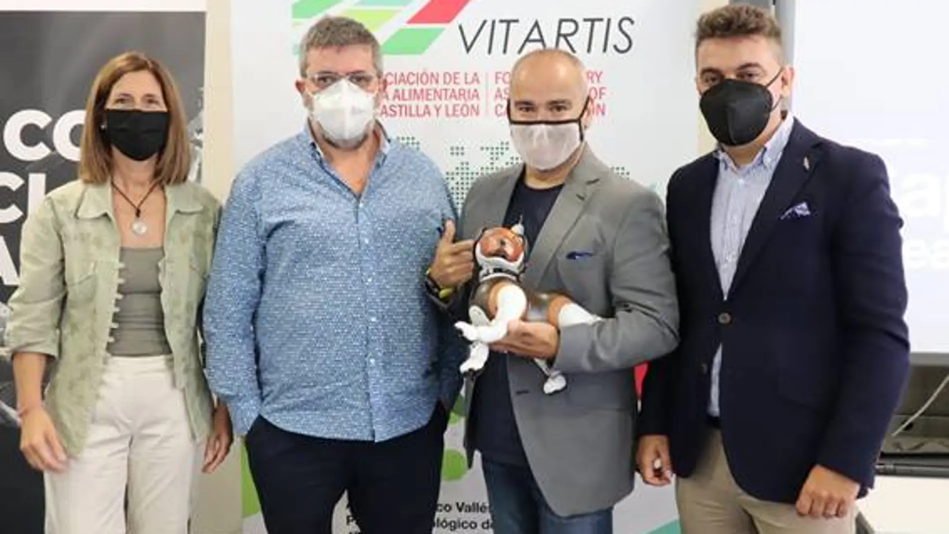 De izquierda a derecha: Cristina Ramírez, directora de Vitartis; Mario Tascón, socio fundador de ‘Prodigioso Volcán’; Javier Sirvent, ‘Technology Evangelist’; y Pedro Ruiz, presidente de Vitartis