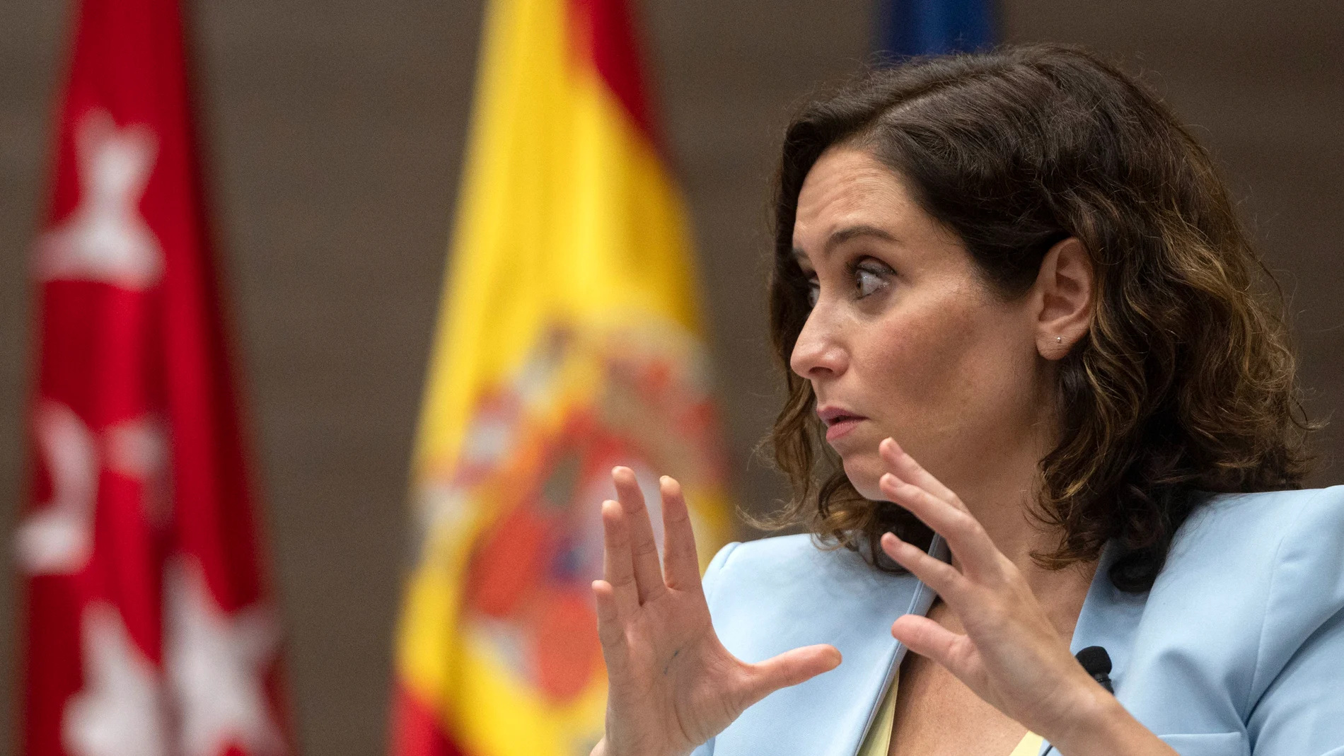 La presidenta de la Comunidad de Madrid, Isabel Díaz Ayuso, interviene en la sesión de apertura del Título de Experto en Liderazgo y Compromiso Cívico, en la Universidad CEU San Pablo
