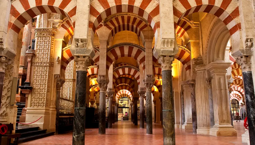 Detalle del interior de la mezquita-catedral de Córdoba