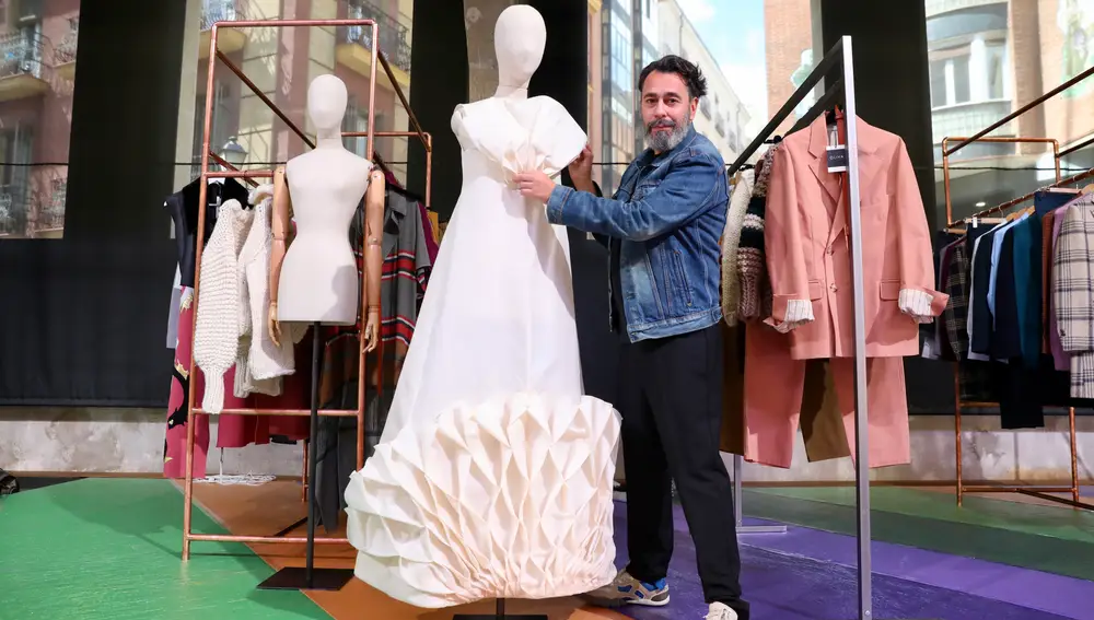 Juanjo Oliva, diseñador de alta costura participante en Madrid es Moda.