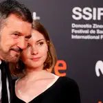  Antonio Banderas presume de hija en el Festival de San Sebastián