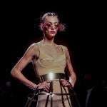 Una modelo, en el desfile de la colección de Maya Hansen de la Mercedes-Benz Fashion Week Madrid