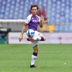 Álvaro Odriozola con la Fiorentina. (AFP)