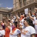 Mujeres protestas junto al Capitolio de Texas contra la nueva ley del aborto