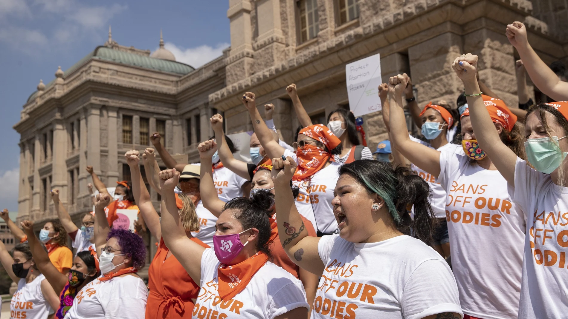 Mujeres protestas junto al Capitolio de Texas contra la nueva ley del aborto