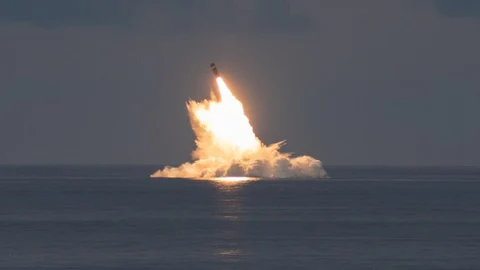 Los equipos del submarino se someten a un continuo entrenamiento y a pruebas preparadas con regularidad para garantizar que los sistemas de armas permanezcan listos y seguros