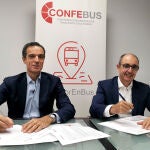 Pedro Pisonero y Rafael Barbadillo durante la firma del convenio