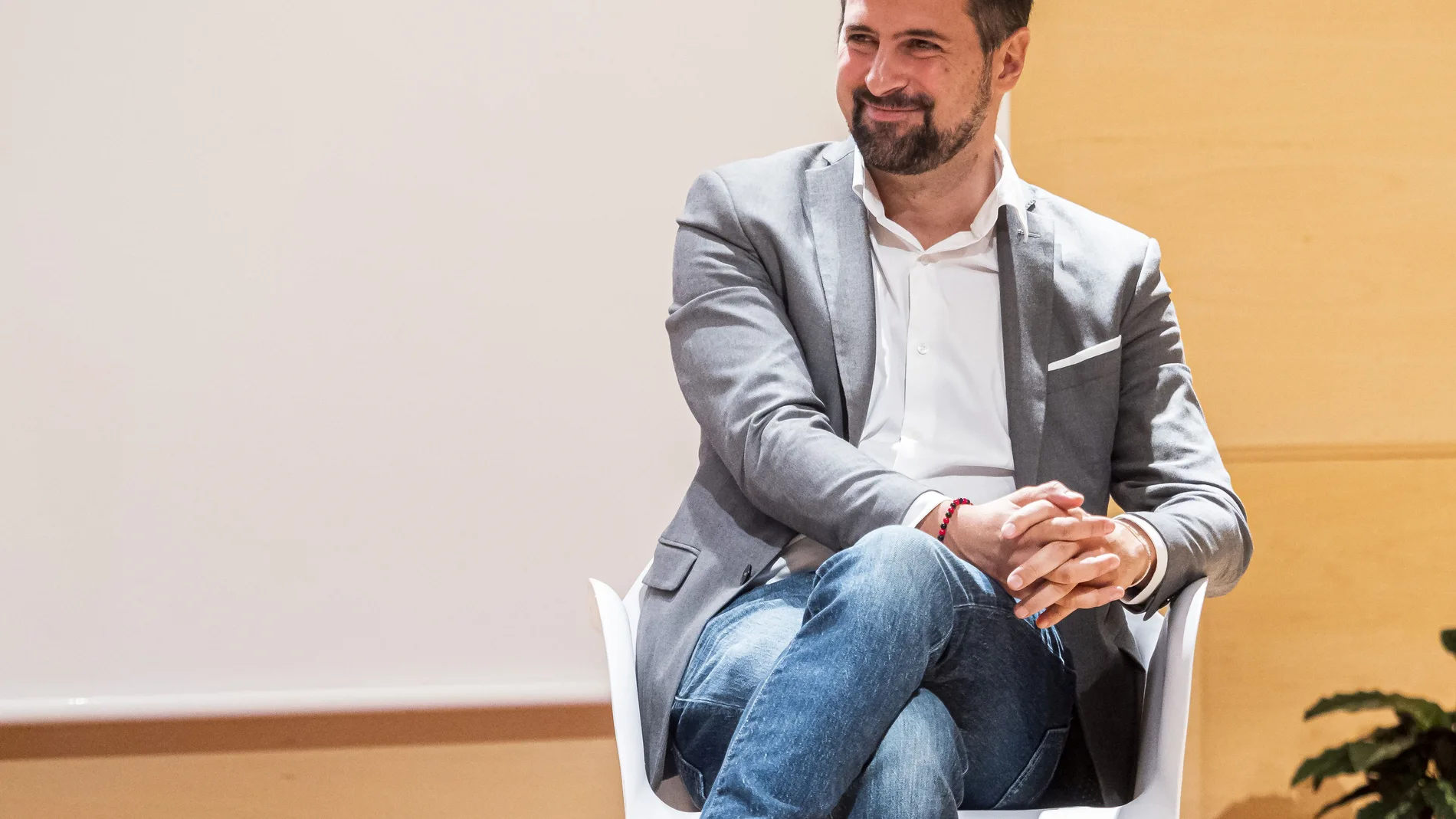 El secretario regional del PSOE, Luis Tudanca, durante la reunión de la Interparlamentaria del PSOE de Castilla y León