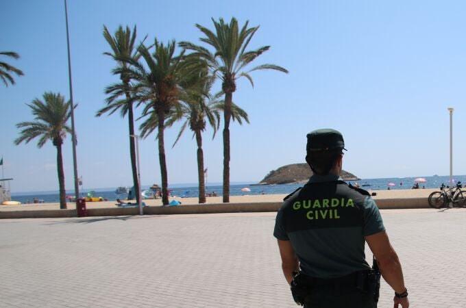 Un agente de la Guardia Civil en una zona de playa.GUARDIA CIVIL (Foto de ARCHIVO)14/08/2021