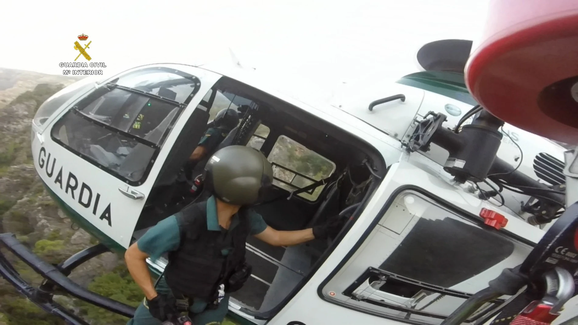 Helicóptero de la Guardia Civil durante un rescate.