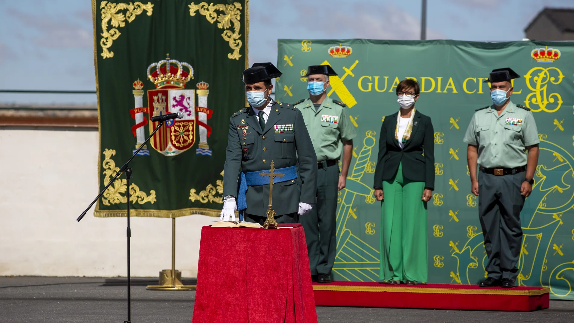 El teniente coronel Gustavo Dorda tomó posesión de su cargo en un acto que contó con la presencia de la directora general de la Guardia Civil