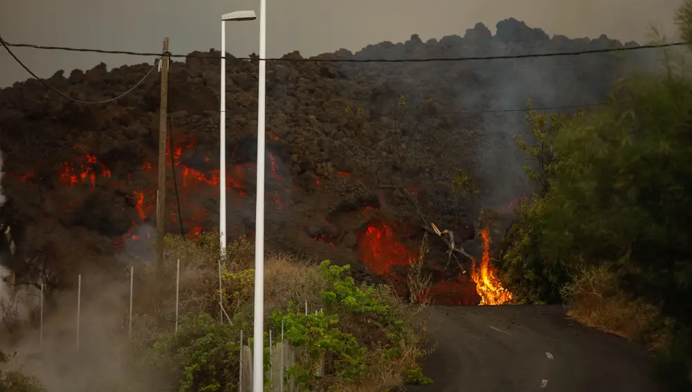 La lava cubre 103 hectáreas: espectaculares imágenes de piscinas hirviendo, casas y cultivos arrasados