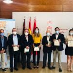 Presentación de la Memoria 2020 de Proyecto Hombre con el alcalde José Antonio Serrano, concejales y los patronos, presidente y directora de Proyecto Hombre