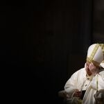 El Papa, hoy, en una misa concelebrada con los presidentes de las conferencias episcopales europeas
