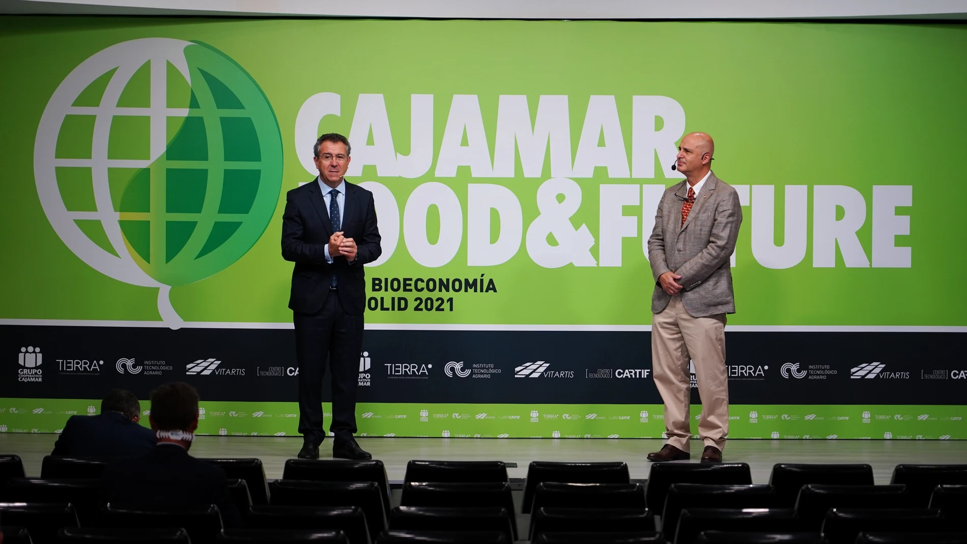 El presidente de Cajamar, Eduardo Baamonde, y el viceconsejero de Desarrollo Rural de la Junta, Jorge Llorente, presentan esta jornada a presidentes y directivos de empresas