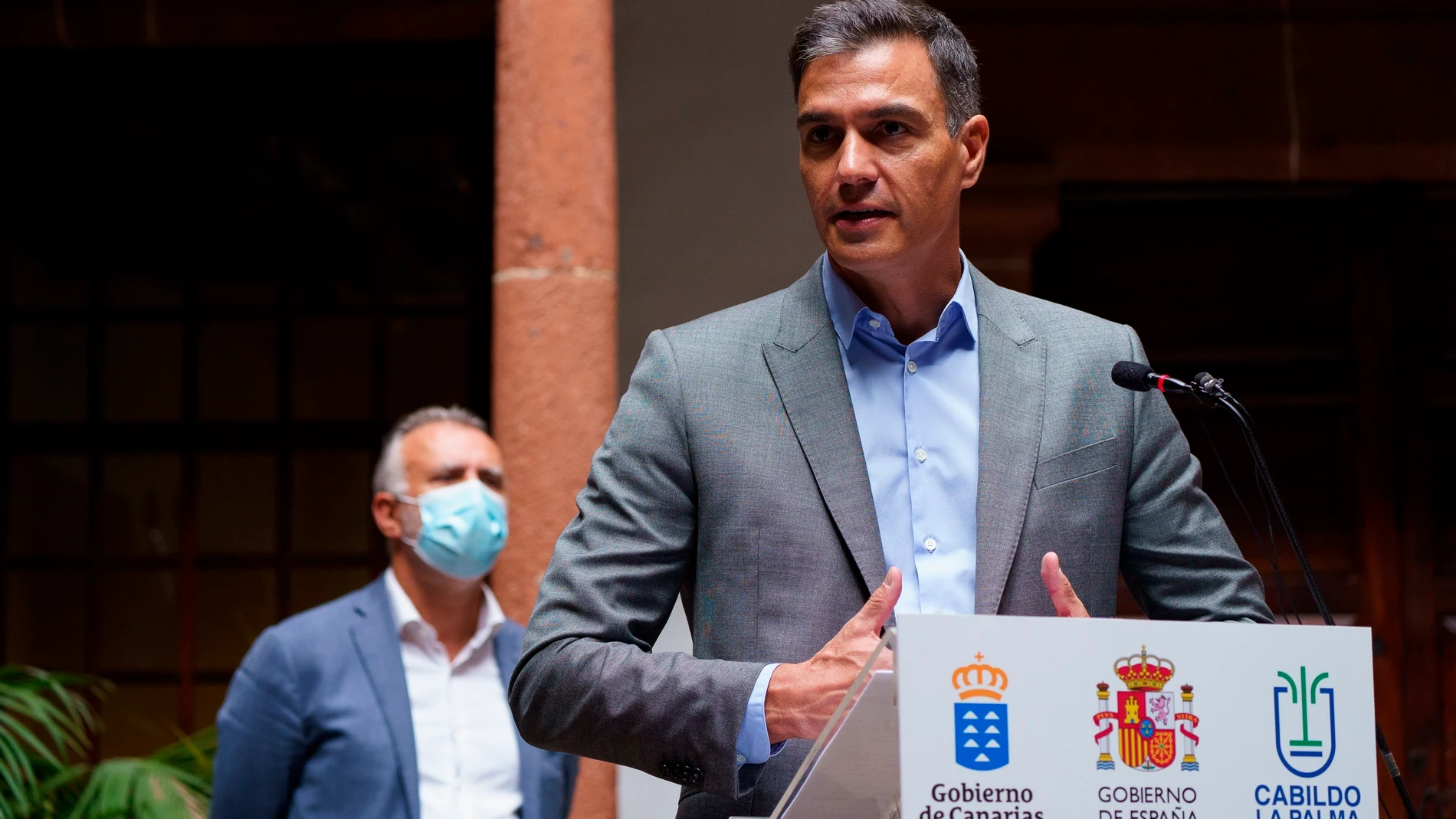 El presidente del Gobierno de España, Pedro Sánchez, durante una rueda de prensa que ofreció en Santa Cruz de La Palma