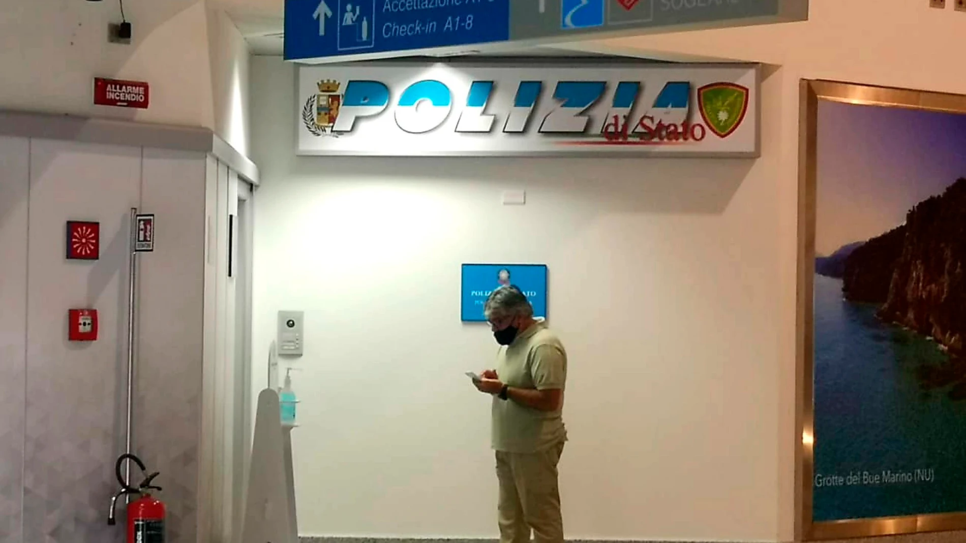 Comisaría de policía permanente dentro del aeropuerto de Cerdeña, donde Puigdemont fue detenido el jueves