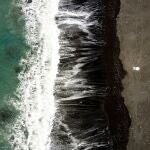 Imagen del vacío Puerto de la playa de Tazacorte, cerca de la erupción