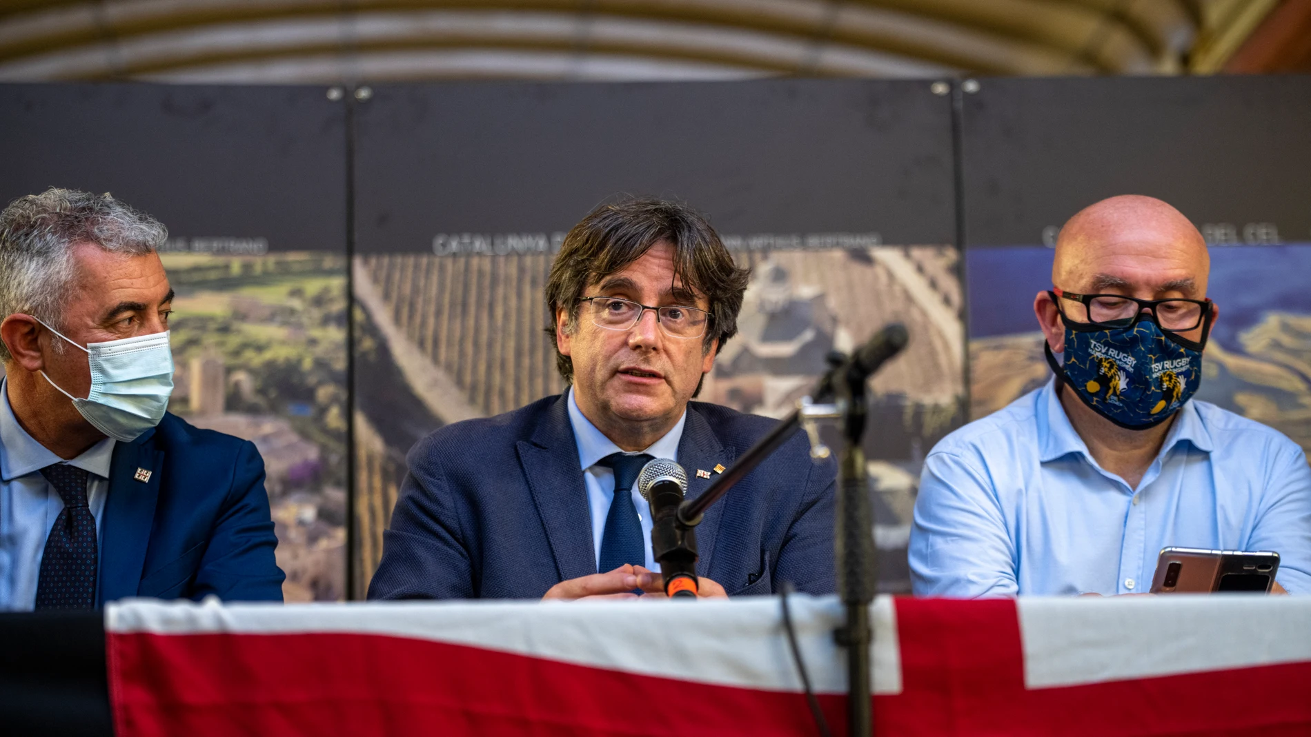 El expresidente de la Generalitat Carles Puigdemont, en una rueda de prensa a 25 de septiembre de 2021, en L’Alguer, Cerdeña (Italia).