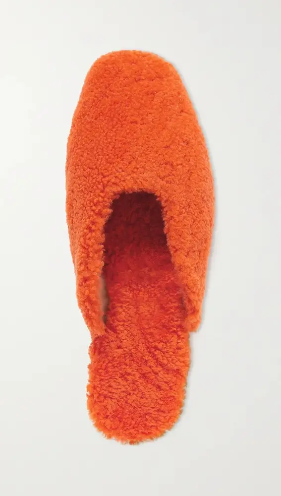 Slippers en color naranja.