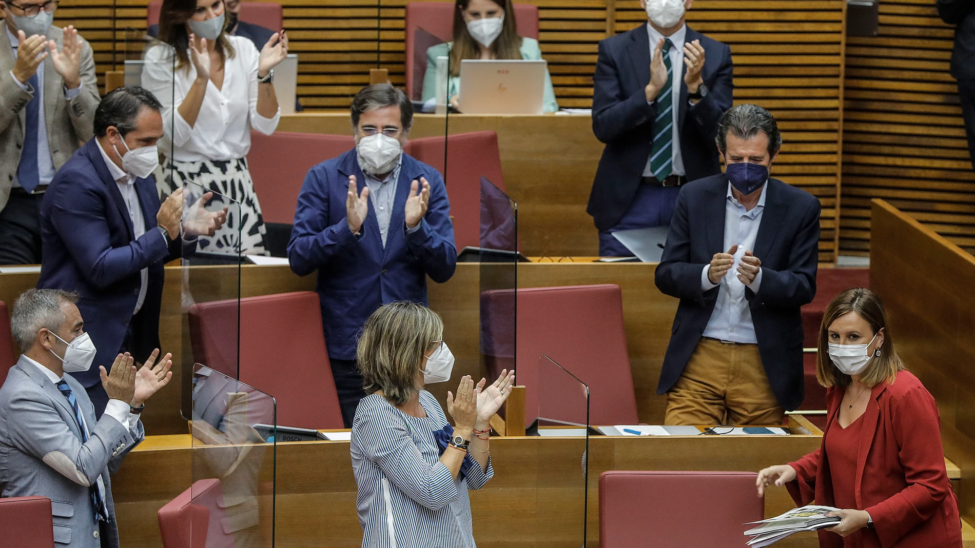 La portavoz del PP en Les Corts, Maria José Catalá (abajo-1i), durante un pleno de las Cortes valencianas en el Palau de las Cortes Valencianas, a 27 de septiembre de 2021, en Valencia, Comunidad Valenciana, (España). Durante esta sesión plenaria, el Gobierno de la Generalitat valenciana ha explicado las medidas políticas y económicas para este año y ha resumido las actuaciones realizadas hasta la fecha.27 SEPTIEMBRE 2021;GENERALITAT VALENCIANA;PLENO;CORTES VALENCIANAS;MEDIDAS POLÍTICAS Y ECONÓMICASRober Solsona / Europa Press27/09/2021