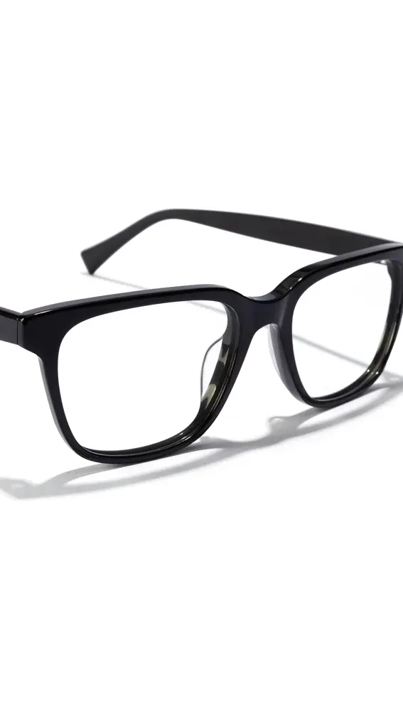 Hawkers presenta Hawkers x Jaguar, la colección de gafas inspirada en la nueva serie de Netflix.